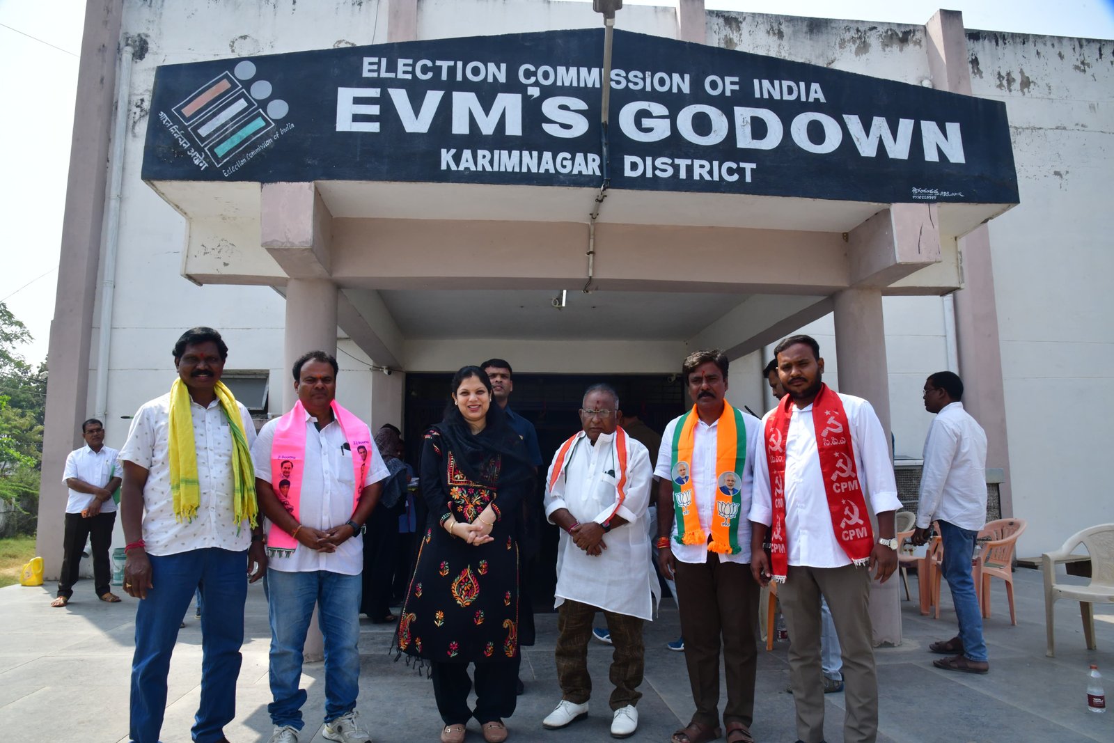 ఈవీఎం గోదాo ను తనిఖీ చేసిన కలెక్టర్ పమేలా సత్పత్తి